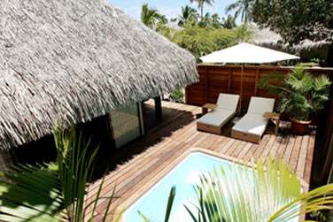 Le Hilton Moorea Lagoon Resort & Spa est compos de 104 bungalows  l'atmosphre authentique et au dcor luxueux ..